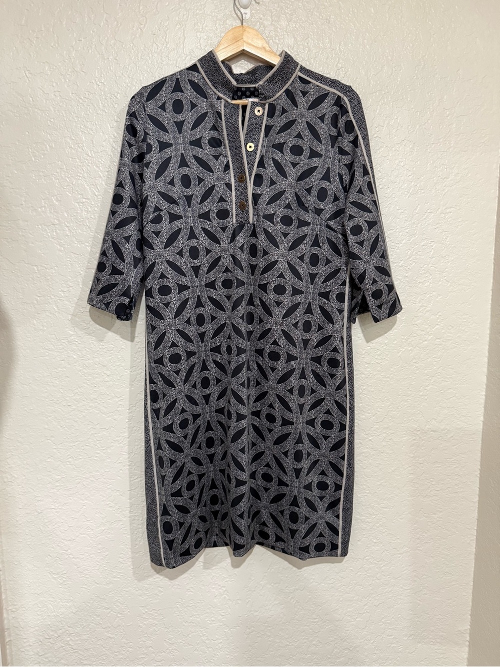 Gretchen Scott Jersey Mandarin Dress in the "Hooplah" print. Size Large Resort - Picture 1 of 8